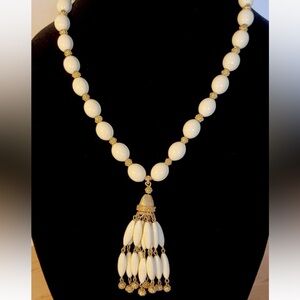 CROWN TRIFARI White THERMOSE LUCITE BEAD TASSEL NECKLACE MCM Gold Spacer 21"OPEN